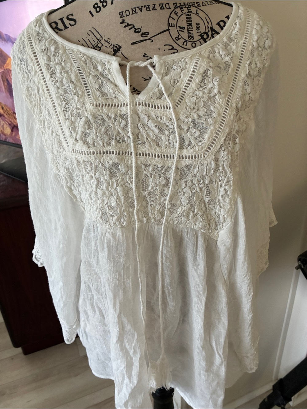 G Collection Women's White Lace Peasant Top with Tie Neck XL Good condition